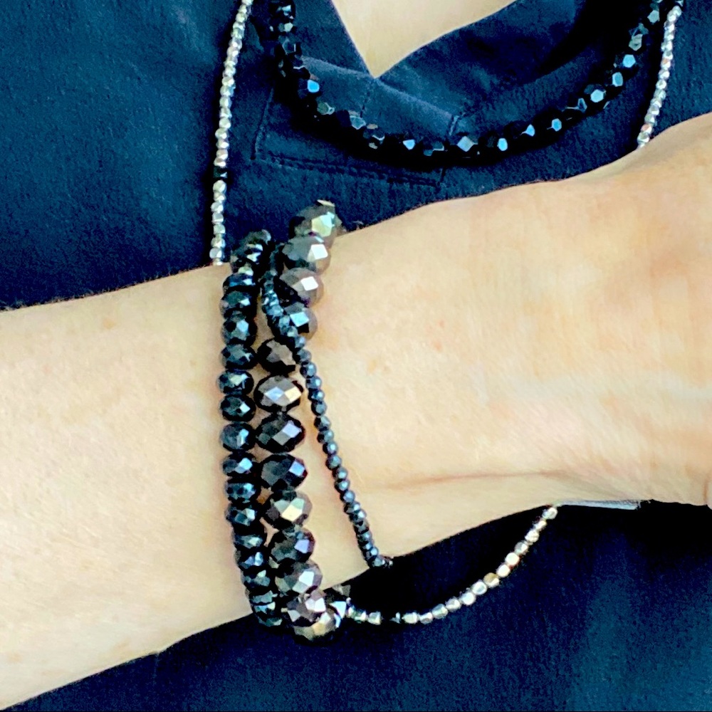 Bracelet & necklace duo: shiny black beads and metal beads 💃